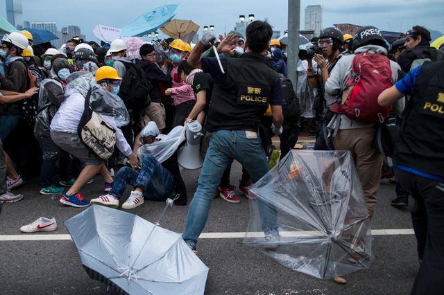 Les manifestants ont encerclé le siège de l'exécutif
