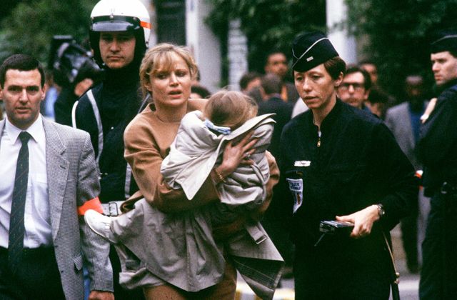 13 mai 1993 : la prise d'otages de la maternelle de Neuilly . Des enfants de maternelle pris en otage pendant 46 heures