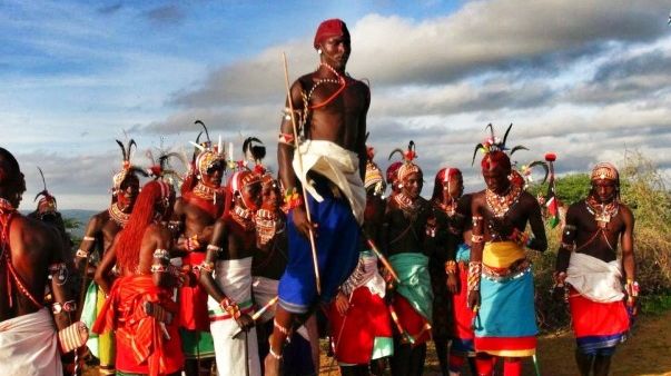Lmurrani (guerrier) danse en occasion d'une cérémonie (Samburu County, Kenya, 2013) © Giordano Marmone