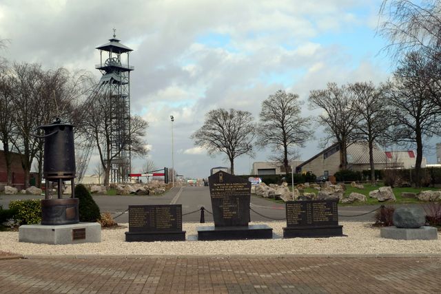 Le monument dédié au 42 mineurs disparus dans la mine en 1974 rue des six Sillons à Liévin