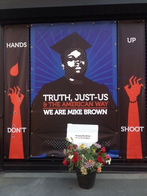 Sur les facades des locaux du réalisateur Spike lee à New-York