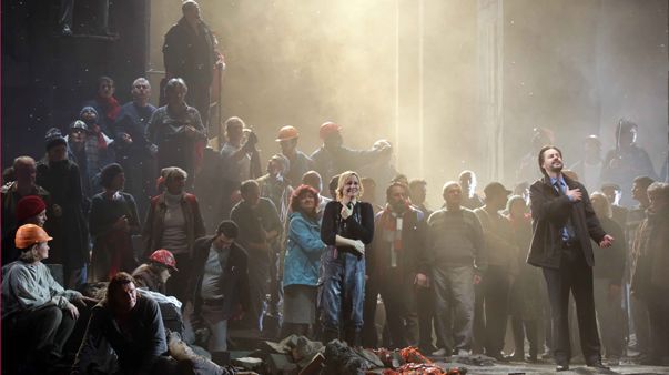 Dirigé par Daniel Barenboim et mis en scène par Deborah Warner, "Fidelio" de Beethoven a triomphé sur la scène de la Scala. (© LaPresse/MaxPPP)