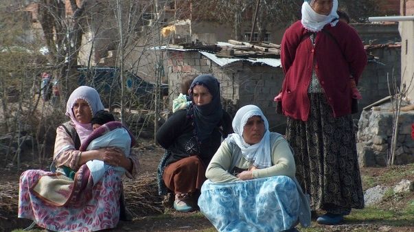 Réfugiés kurdes à Diyarbakir (Mars 2005) © Estelle Amy de la Bretèque