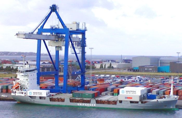 Porte-contenur de la flotte de Maersk (Danemark), photo prise à Copenhague en 2003