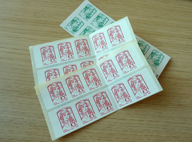 Timbres rouges et verts