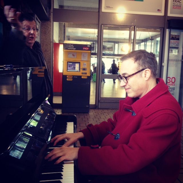 Le hasard d'une rencontre: JF Zygel et un voyageur passionné de poésie. Gare de Paris-Bercy, 18 nov, 13h20.