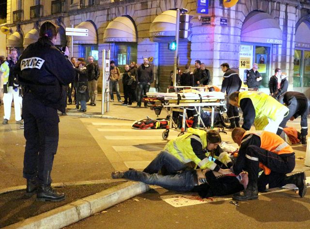 Onze personnes ont été blessées ce dimanche soir à Dijon.