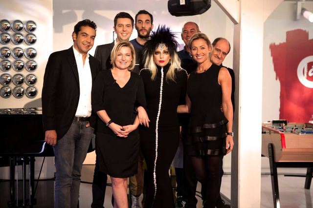 L'équipe de C à vous en compagnie de Lady Gaga