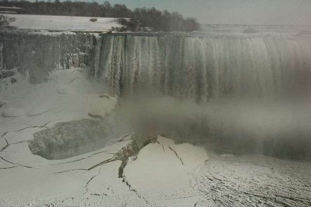 Chutes du Niagara par G Binet