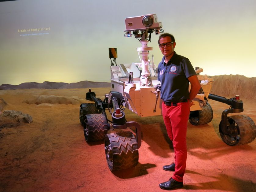 Cite de l'espace, le Robot Curiosity en taille réelle et Sylvestre Maurice, Astrophysicien