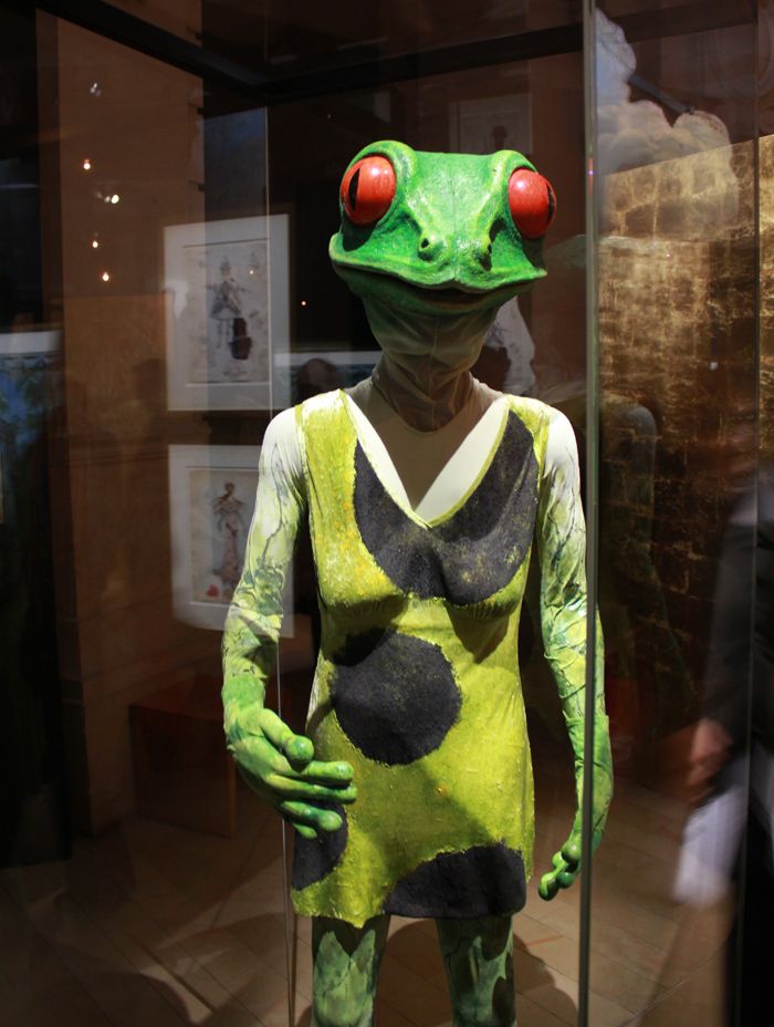 Un costume de grenouille utilisé dans "Platée" mis en scène par Laurent Pelly en 1999. (© Victor Tribot Laspière / France Musique)