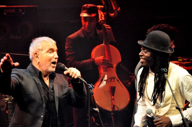 Bernard Lavilliers & Faada Freddy - Partons en live