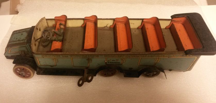Autocar Jouet de Paris, réverve du Musée du Jouet de Poissy