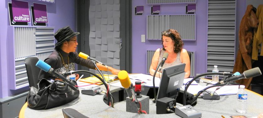 Pendant l'émission à France Culture, studio 153 ... Souria Adèle & Aline Pailler ( de gauche à droite )