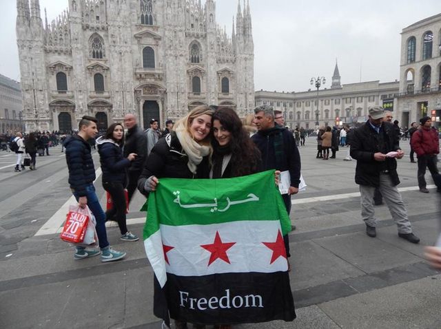 Vanessa Marzullo et Greta Ramelli à Milan place du Dome