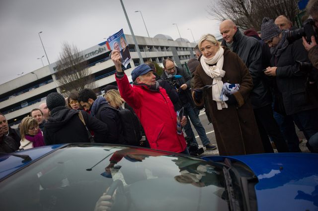 Marine Le Pen à Peugeot PSA Sochaux