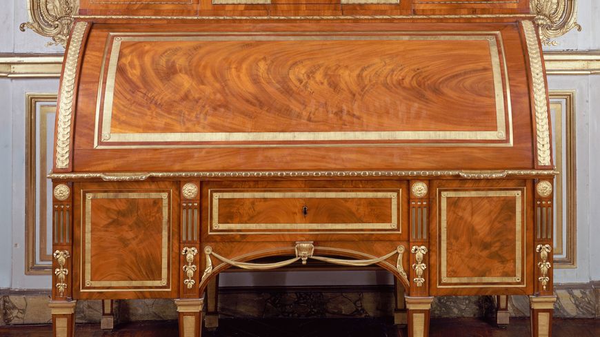 David Roentgen, secrétaire mécanique à cylindre © RMN château de Versailles DR