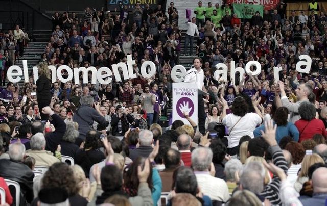 Le secrétaire général de Podemos, Pablo Iglesias, en meeting à Valence le 25 janvier 2015