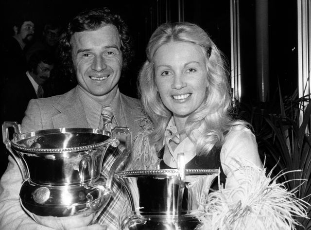 Jean-Pierre Beltoise, en 1972, aux côtés de la pilote Marie-Claude Beaumont.