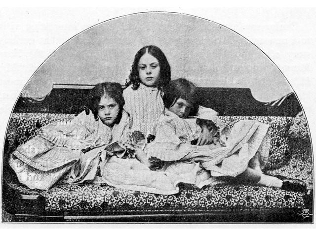 Lorina, Alice and Edith Liddell photographié par Lewis Carroll