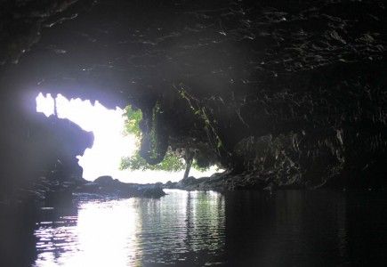 Une grotte de Lengguru