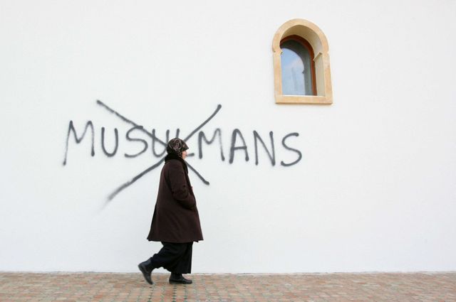 Graffittis haineux sur la mosquée de Saint Etienne en février 2010
