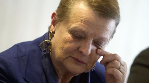 helga schmidt garde à vue
