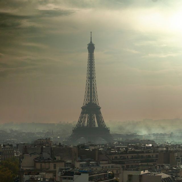 Paris pollution Tour Eiffel