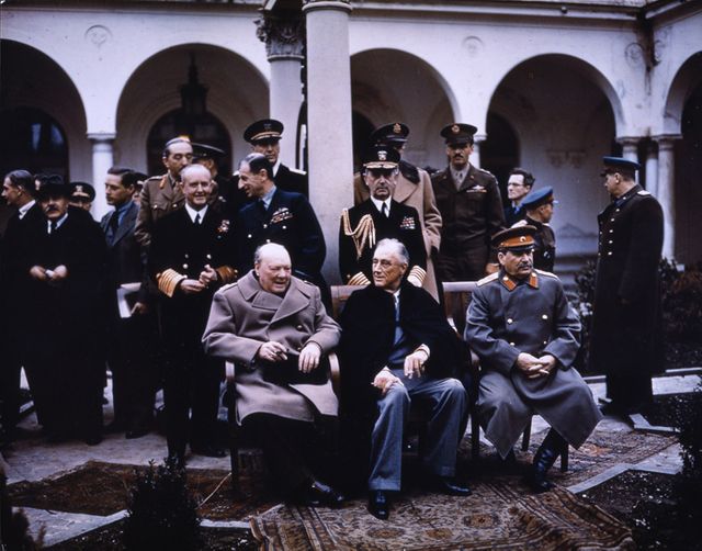 W.Churchill, F.D.Roosevelet et J.Staline à la Conférence de Yalta en février 1945