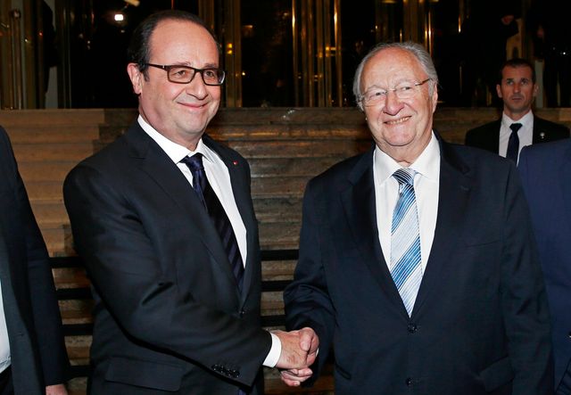 François Hollande est accueilli par le président du CRIF Roger Cukierman