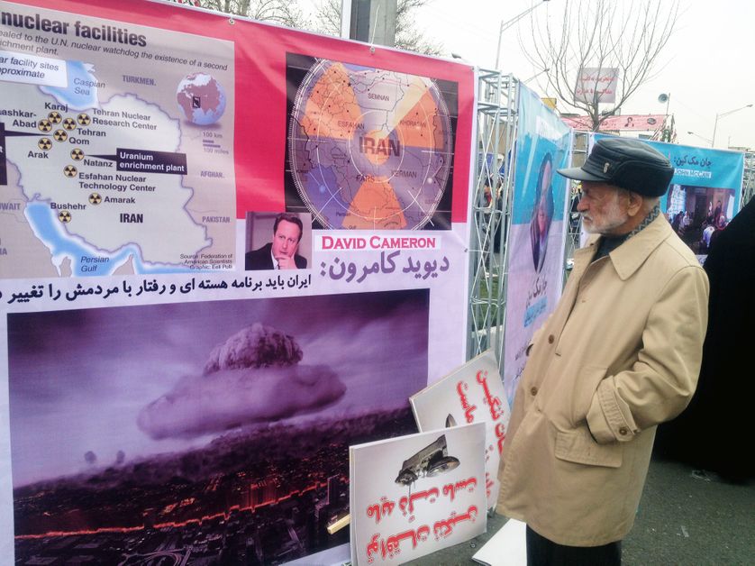 Panneau "d'information" sur la question nucléaire, à Téhéran, à l'occasion du 36e anniversaire de la Révolution islamique