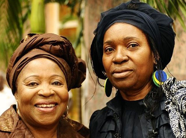 Pascaline Bongo (à droite) avec sa mère Patience Dabany