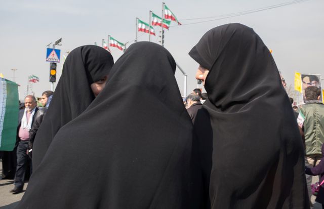 Des Iraniennes dans la rue, pour l'anniversaire de la Révolution, en 2014