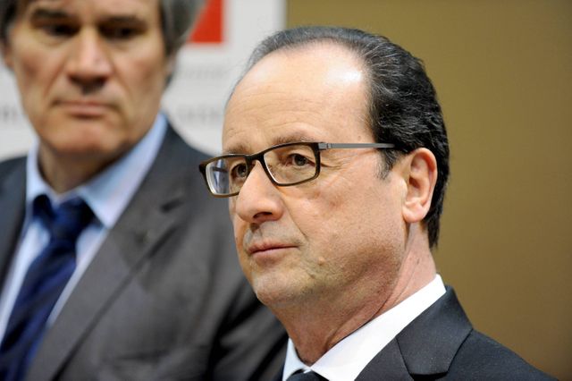 François Hollande n'oublie pas la politique au salon de l'agriculture