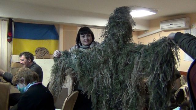 Tenues de camouflage pour soldats ukrainiens à Marioupol