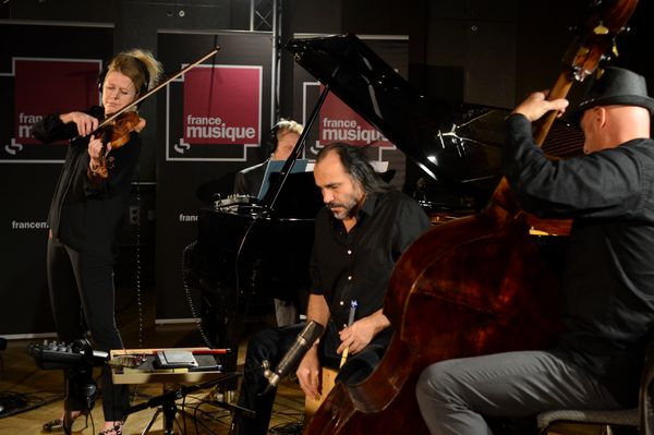 Line Kruse (violon), Fabrice Devienne (piano), Fabrizio Fenoglietto (contrebasse), Minino Garay (cajon) (© France Musique)