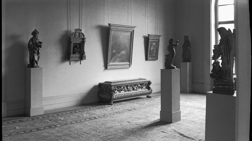 Une vue des expositions d’oeuvres spoliées, salle 13 du Jeu de Paume, service photographique de l’Einsatzstab Reichsleiter Rosen