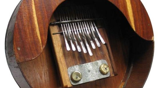 Forme moderne de karimba ou "mbira nyunga nyunga" - Crédit photo Lucie Rioland