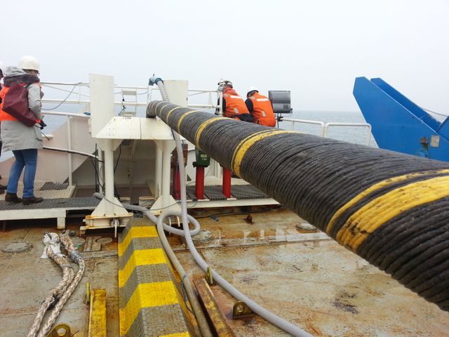 navire cablier edf belle ile 2