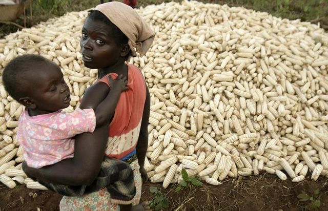 Malawi, une jeune mère et son enfant
