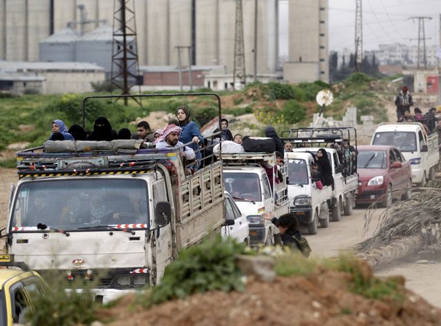 En Syrie, les habitants d'Idlib poussés à l'exode.
