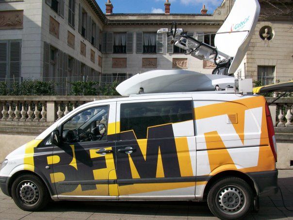 Le car satellite, symbole des chaînes d'info en continue