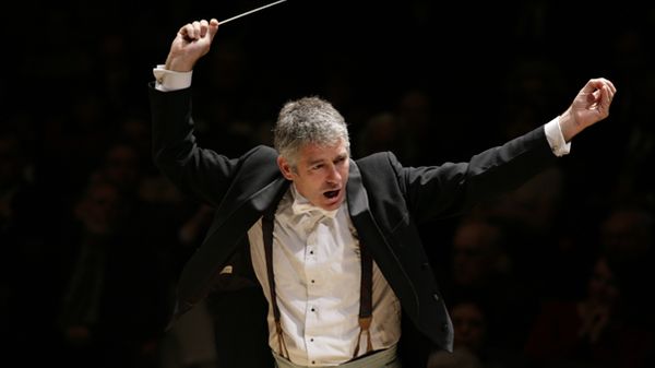 Grant Llewellyn nommé directeur musical de l’Orchestre symphonique de Bretagne