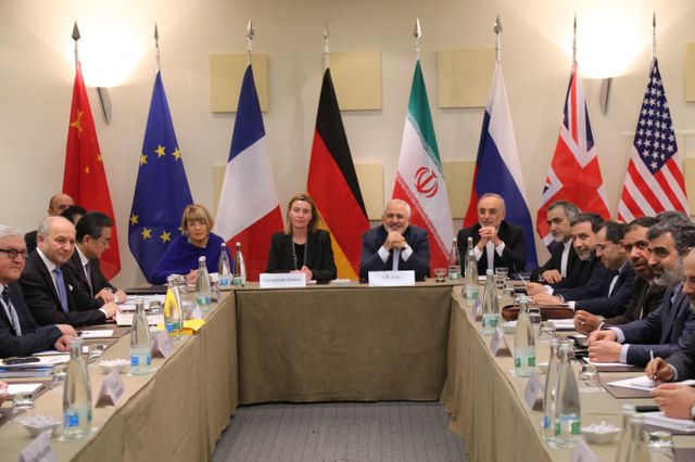 Les diplomates réunis pour les négociations autour du nucléaire iranien, à Lausanne, en Suisse, le 30 mars 2015.