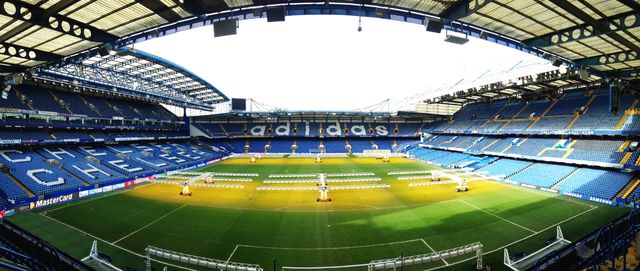 Le terrain vu de "Shed End", la tribune des supporters les plus fervents de Chelsea