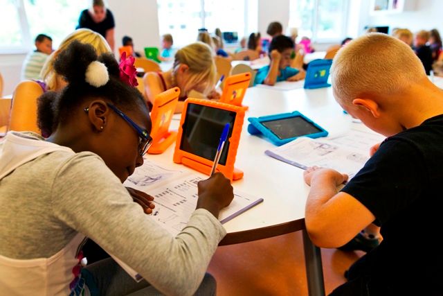 Elèves dans une classe