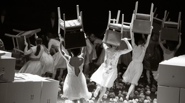 Für die Kinder von gestern, heute und morgen de Pina Bausch par la Tanztheater de Wuppertal Cie