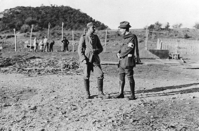 Visite d'un délégué du CICR à un prisonnier allemand en Algérie en février 1915