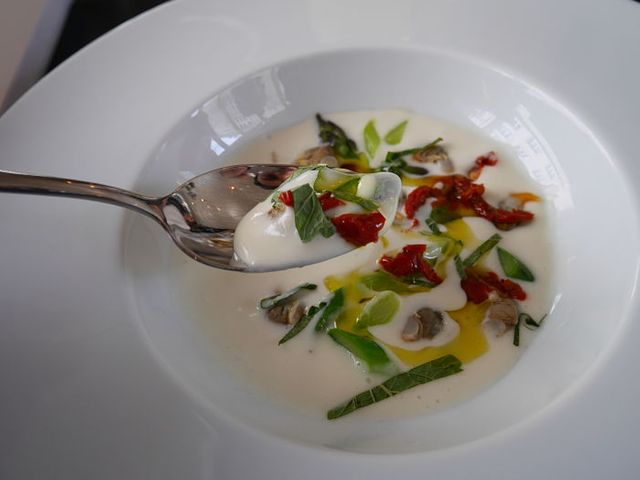 Soupe glacée d'asperges blanches
