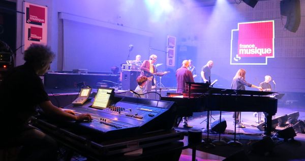France Musique le live au 105, Tahar Boukhlifa-chef opérateur du son et les musiciens lors du concert ce samedi 25 avril 2015... Annick Haumier©Radio France